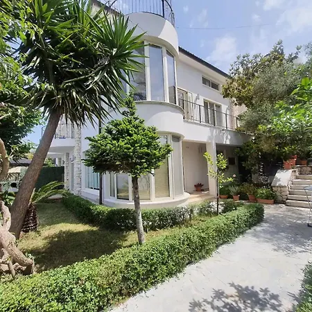 Aphrodite Direct Access To Beach Sarande