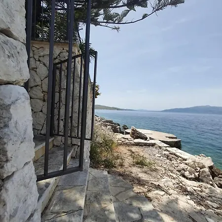 Aphrodite Direct Access To Beach